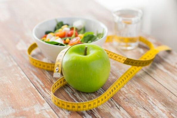 Gemüse, Obst und Wasser sind zum Abnehmen unerlässlich.