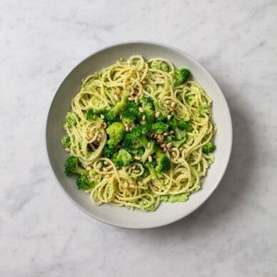 Spaghetti mit Brokkoli und Pinienkernen, mediterrane Diät