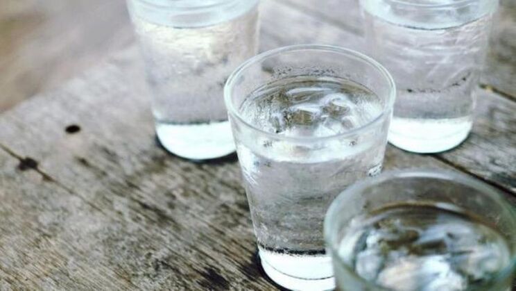 Wenn Sie Diuretika zur Gewichtsreduktion verwenden, sollten Sie viel Wasser trinken. 